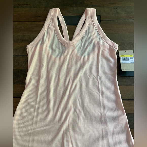 Nike Tops - 💚 Nike Yoga Slim-fit Size S NWT - retail $50